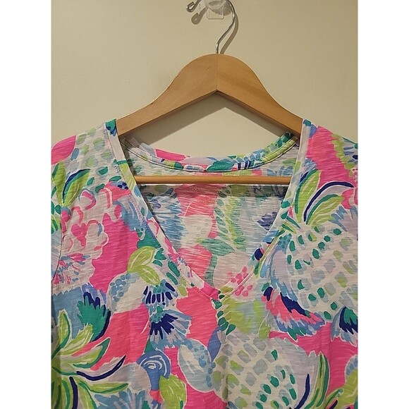 Lilly Pulitzer Etta V-Neck Top in Pink Raise The Bar Pineapple Print S Preppy - Picture 2 of 8